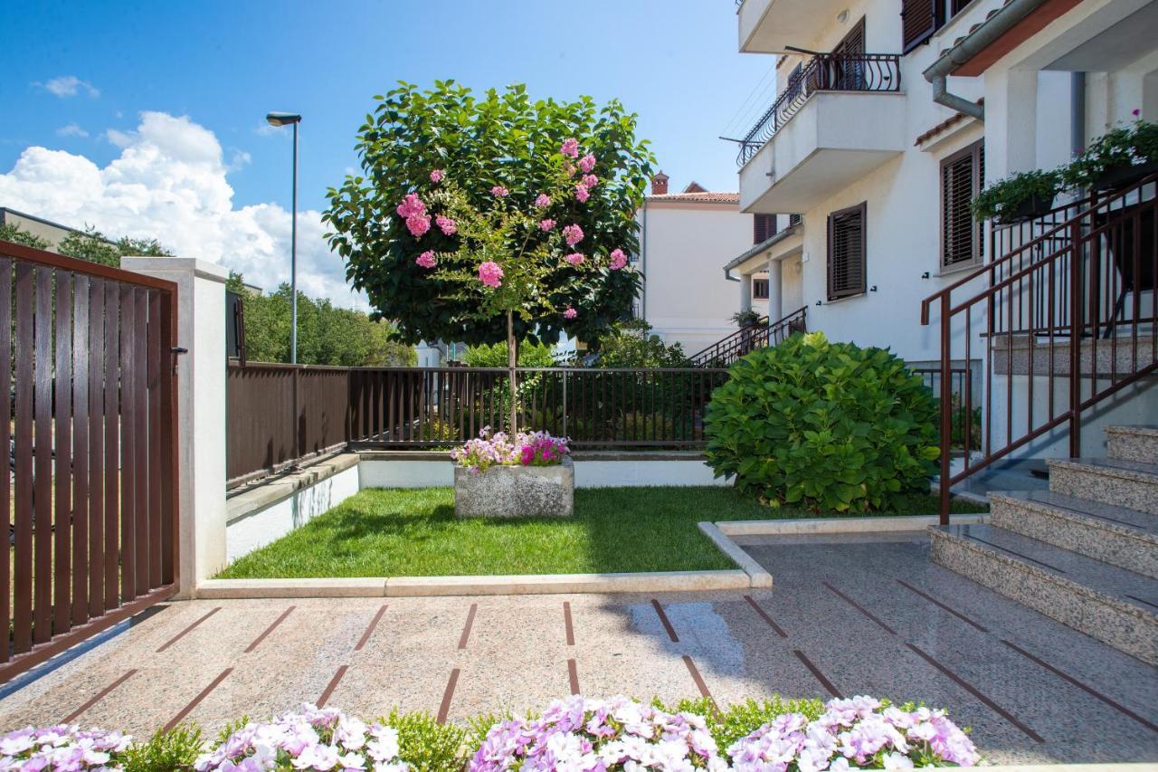 רוביני Studio Apartment Noah מראה חיצוני תמונה