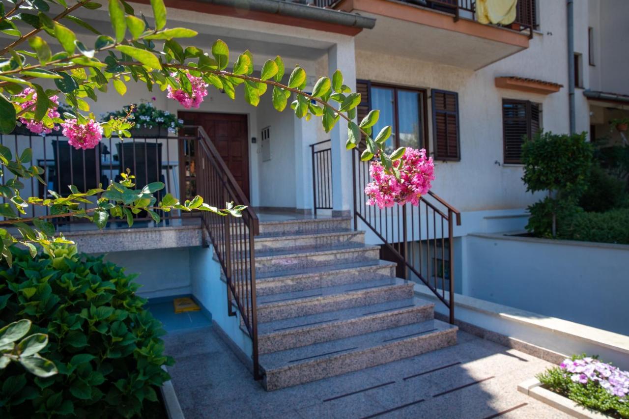 רוביני Studio Apartment Noah מראה חיצוני תמונה